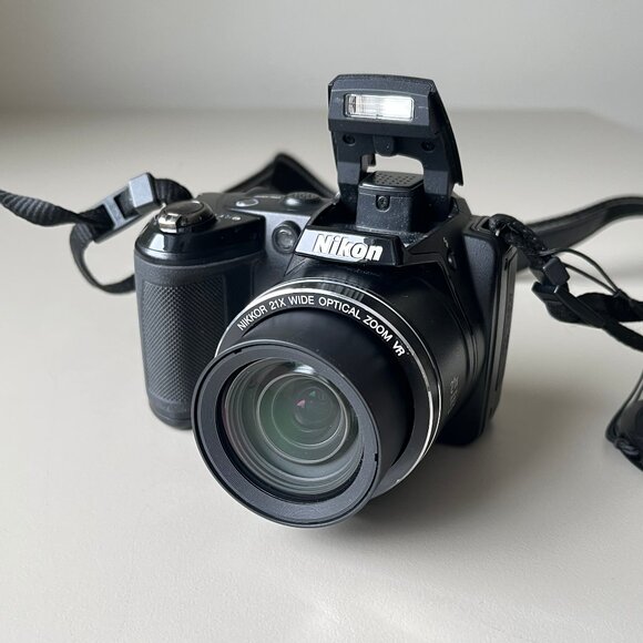 Nikon COOLPIX L310 14.1MP 21x Optical Zoom Digital Camera w/ SD+Batteries WORKS - Picture 1 of 11